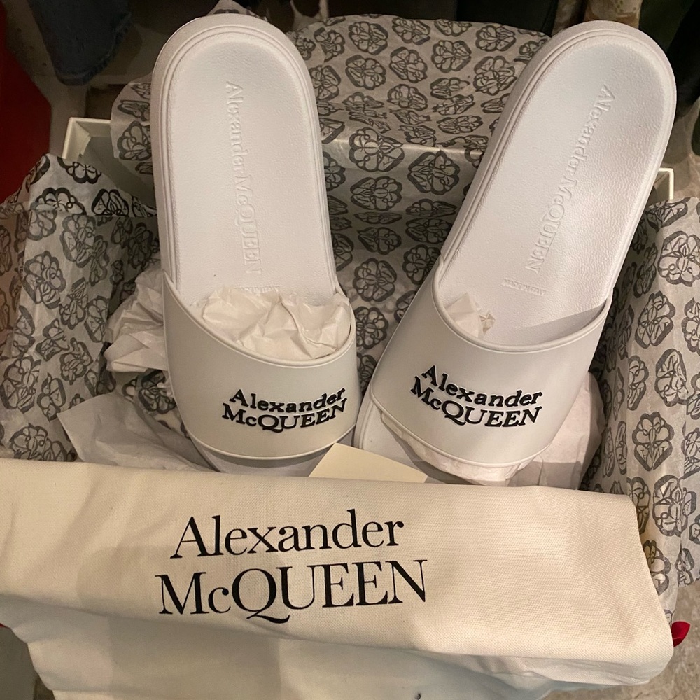 SOLD 💕New!! Alexander McQueen pool slides 💕 - Picture 7 of 8